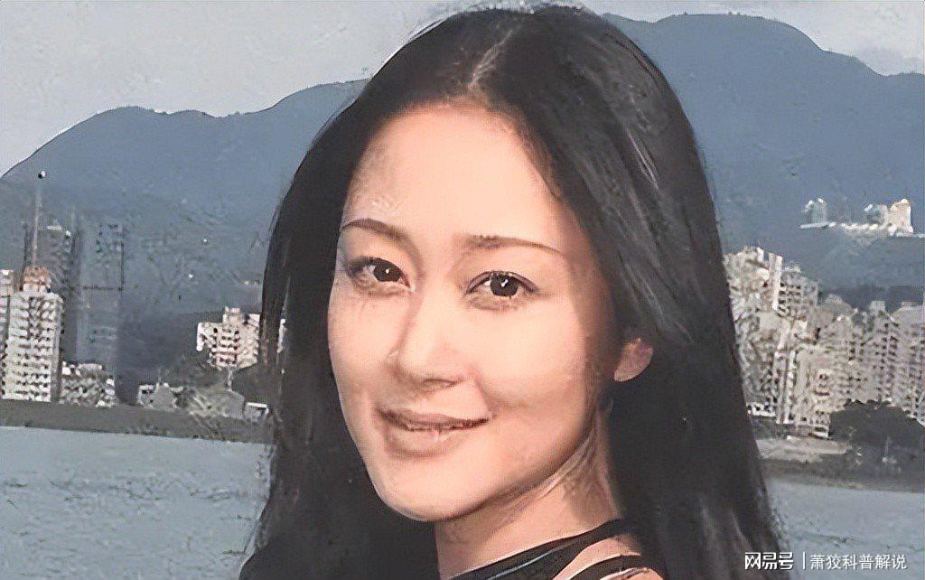 郑钦文逆转萨卡里终结连败,心态蜕变守住草地首胜