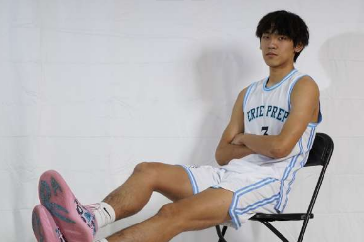 19岁意中锋退NBA选秀加盟NCAA