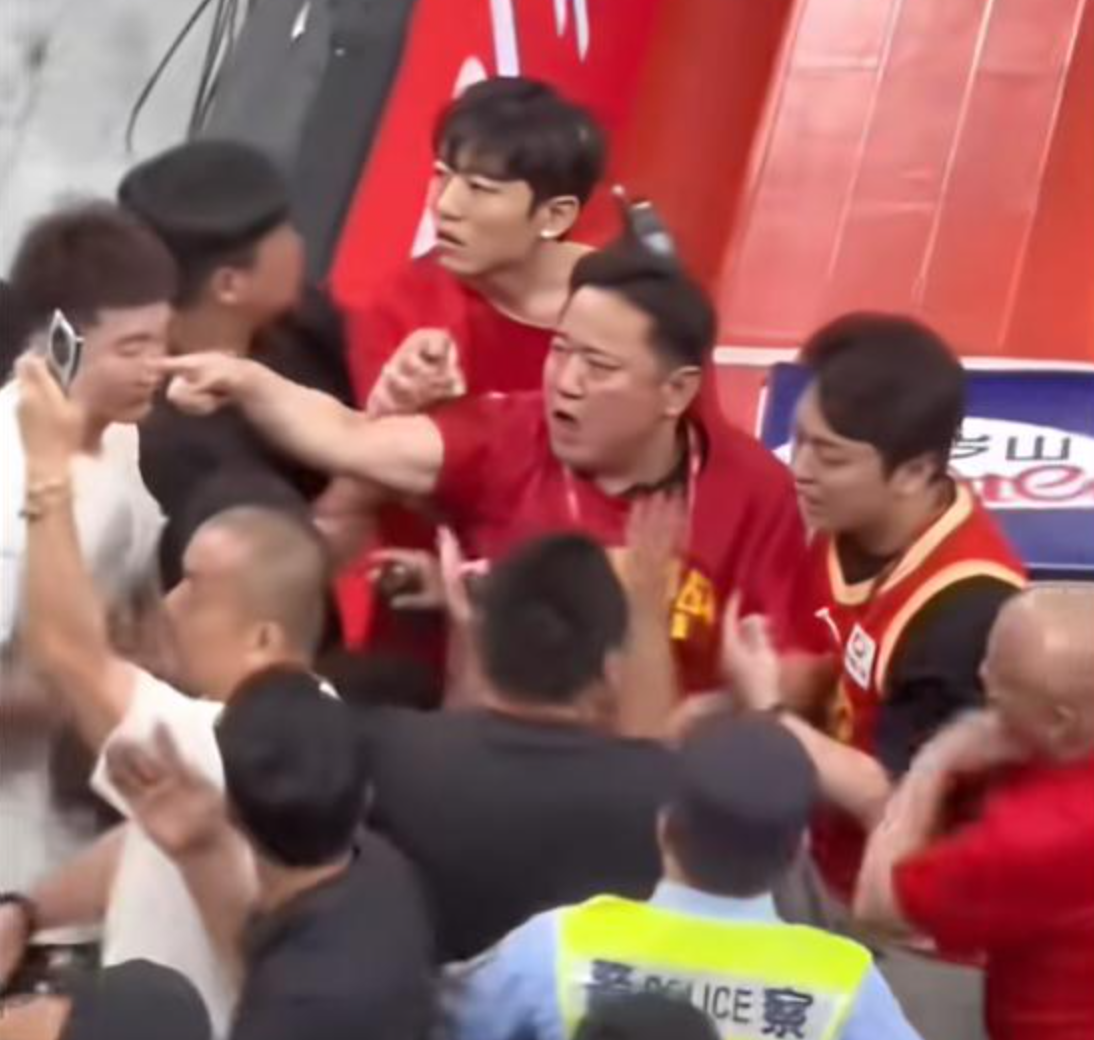 阿奴诺比将获斯凯奇个人签名球鞋