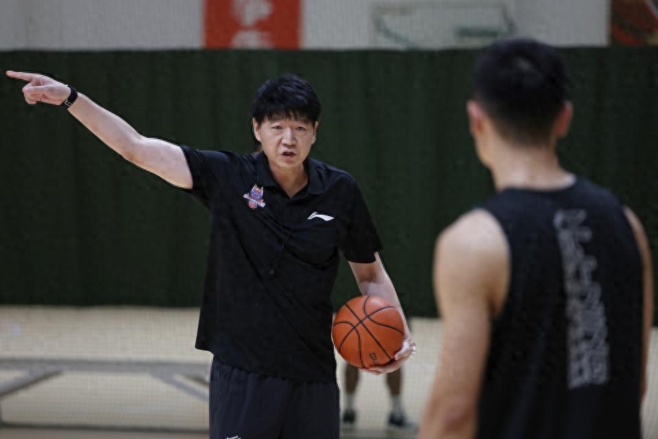 新赛季NBA提前排名马刺居首