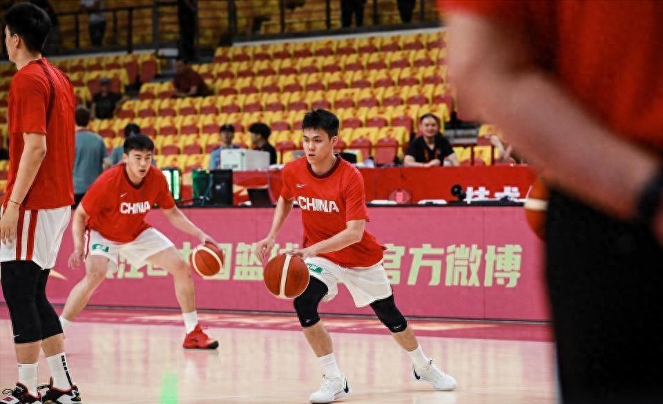 詹姆斯再次自戴皇冠！与乐福一起现身克罗地亚：助威旗下摩托艇队