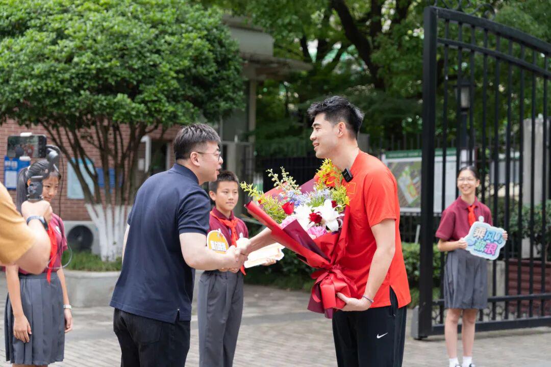 哈珀崛起逼宫，马刺面临福克斯难题