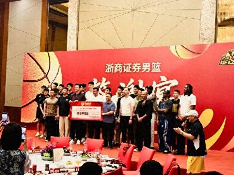 美媒:马刺有意交易杰伦·布朗