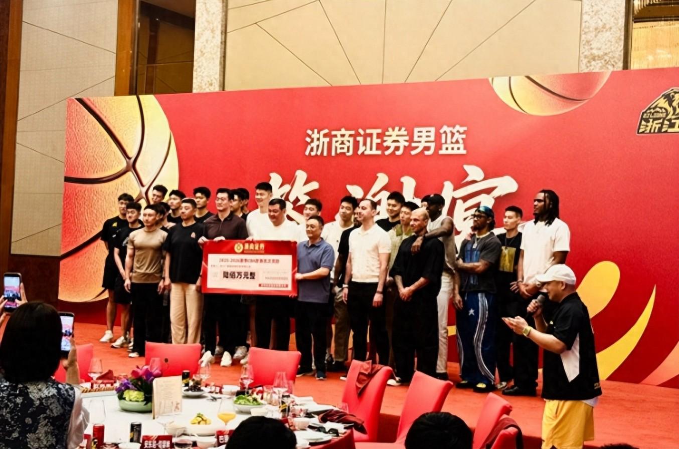 魔术面临建队方向重大抉择