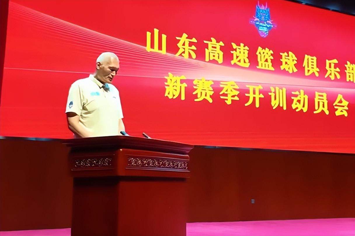 68岁临时工带进总决赛:金骑士换帅赌赢,西区黑马杀穿三强