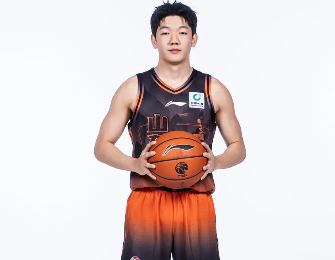 美职篮总决赛4比1淘汰马刺!纽约尼克斯时隔53年再次夺冠!