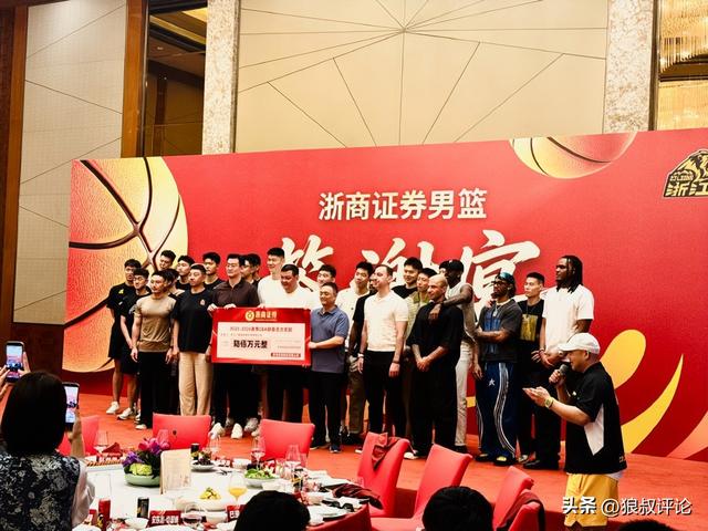 打出了职业生涯的最关键一球,尼克斯替补中锋在G5中起到作用了?