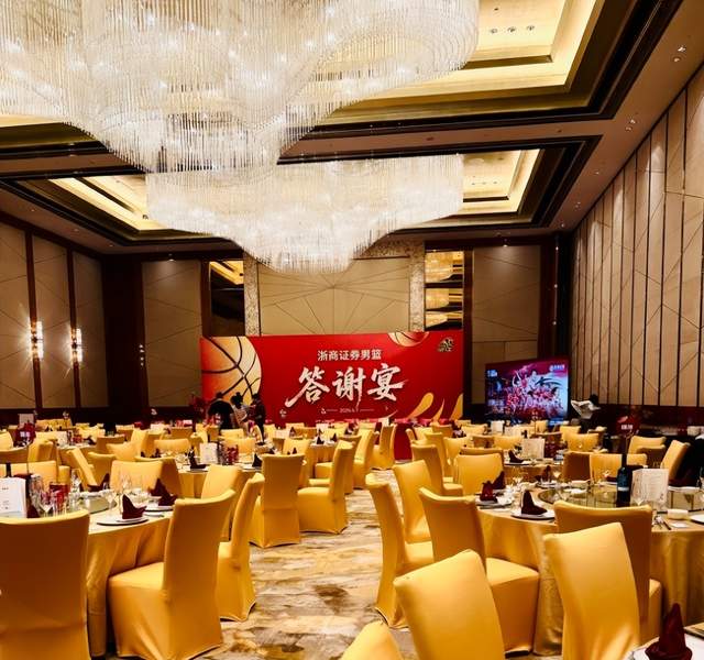 丁彦雨航祝贺布伦森夺冠，9年前两人曾是队友，此前有过互动