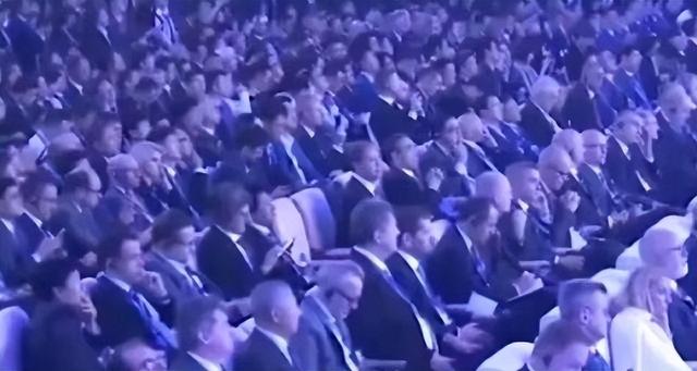 凯恩等英格兰球员遭美国球迷“忽悠”，在独立宣言上签了字