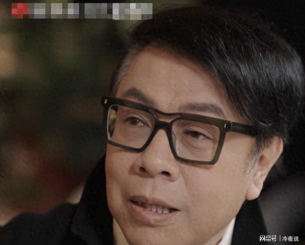 胆真大!拜仁1.8亿巨星当裁判的面拿球砸人脸 首次染红+缺战阿森纳